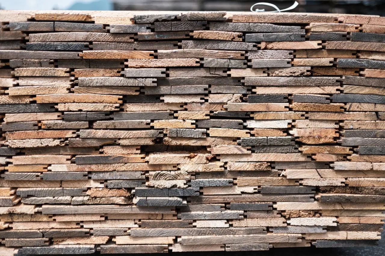 Sonnenverbrannte Verschlagbretter: 3. Detailansicht von KnezHolz