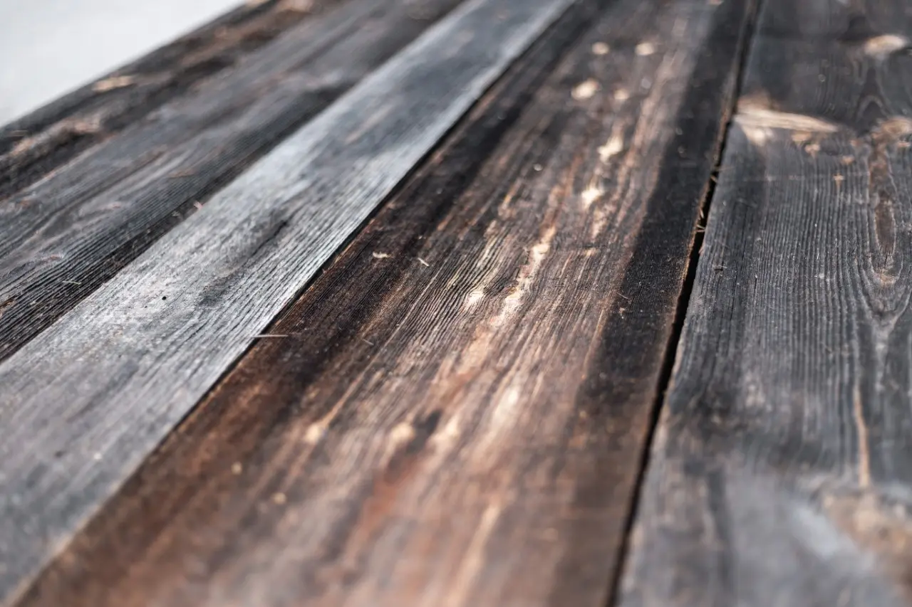 Sonnenverbrannte Verschlagbretter: 8. Detailansicht von KnezHolz