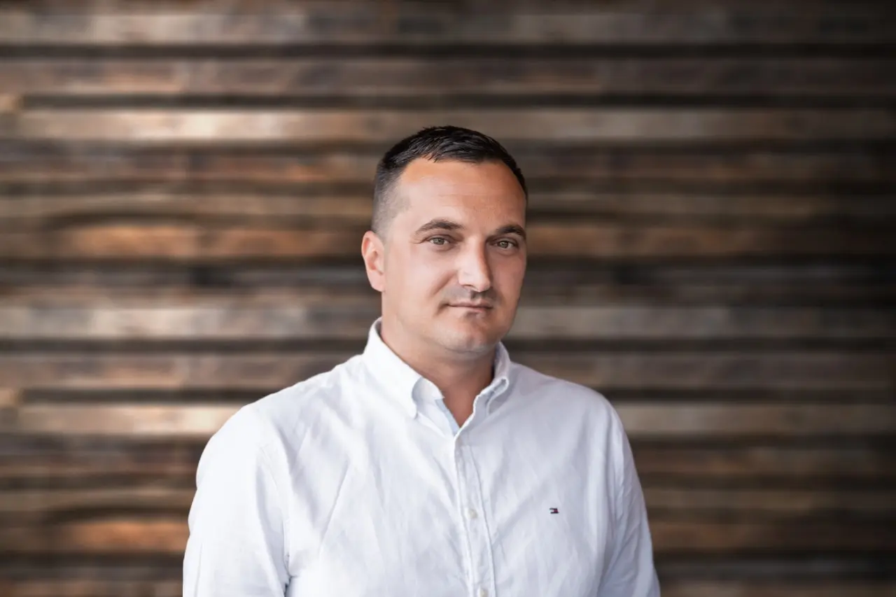 Miodrag Knezevic, Geschäftsführung KnezHolz